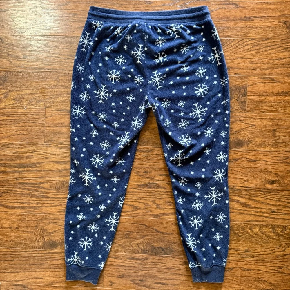 Old Navy Pajama Set in Navy with Snowflakes Size Medium - Picture 10 of 11
